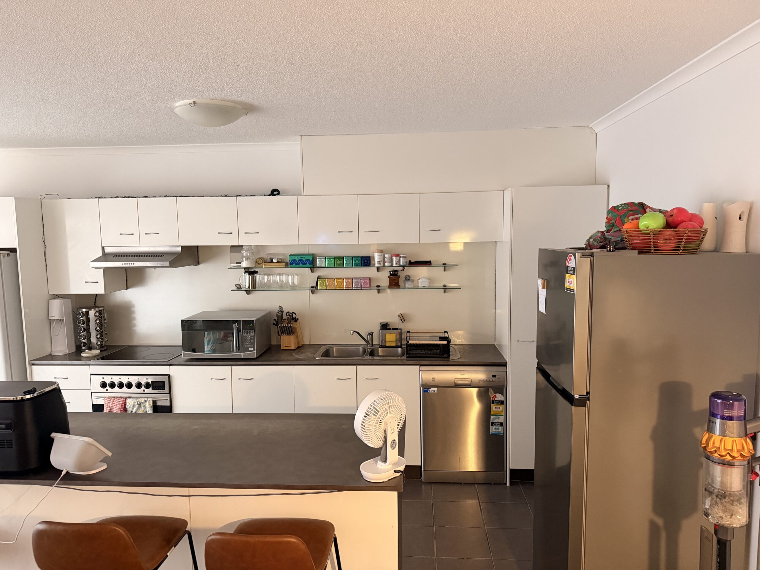 Room for Rent β Ideal for a Woman (Long-term preferred)