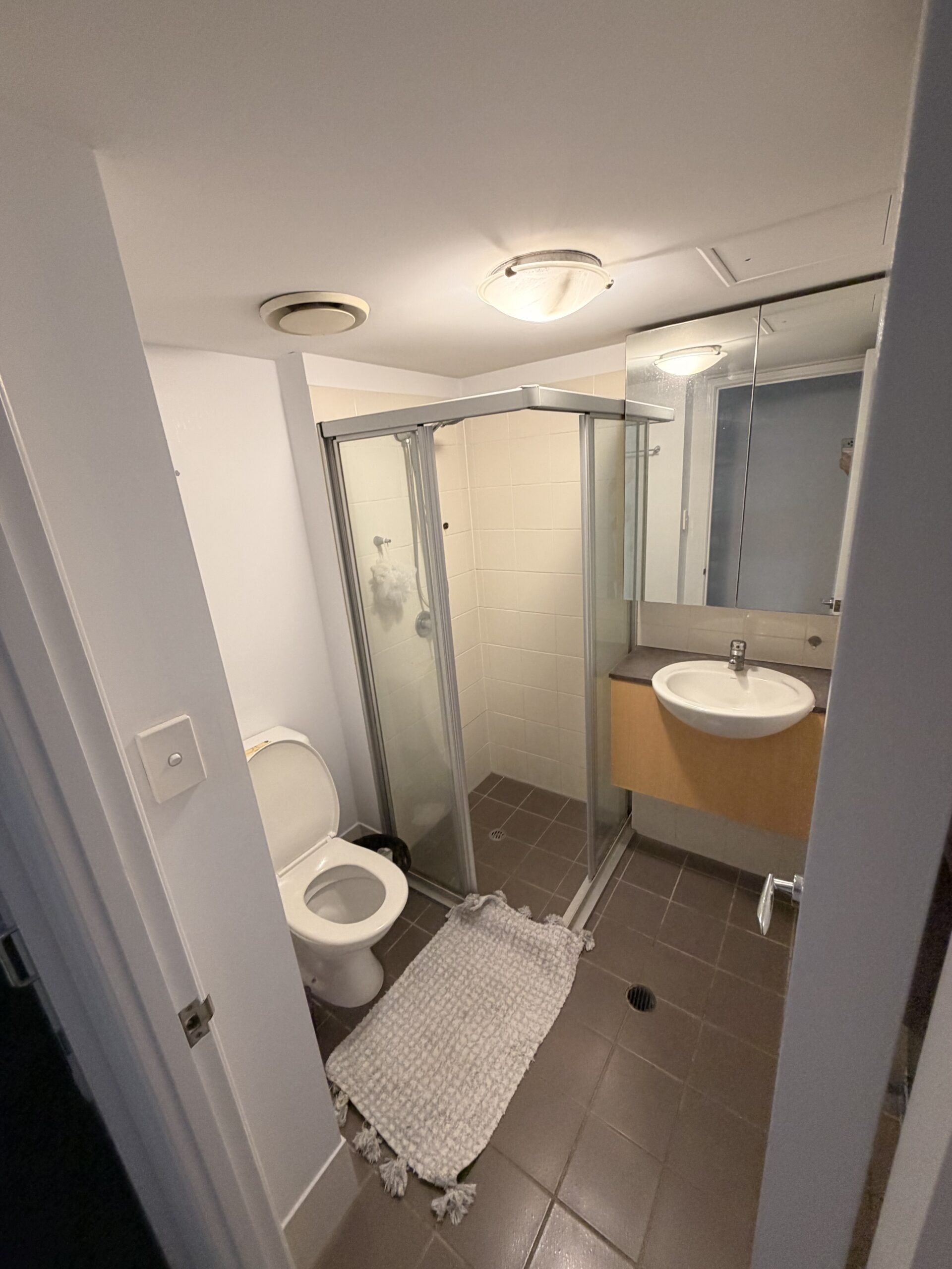 Room for Rent β Ideal for a Woman (Long-term preferred)